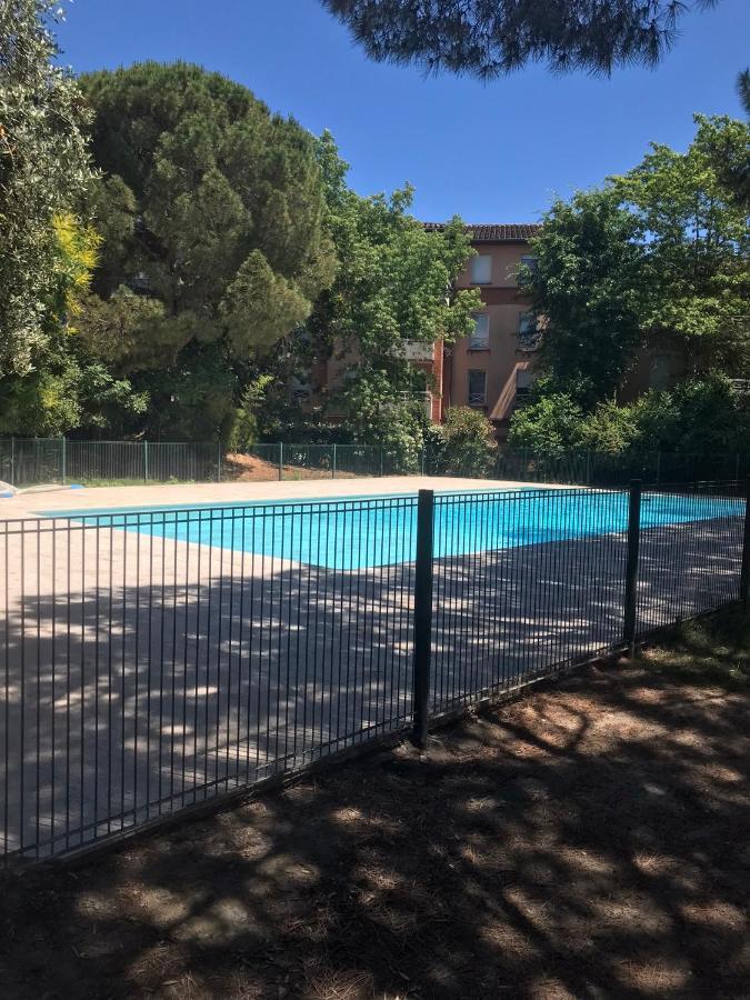 T2 Climatise Jardin & Court De Tennis/piscine /parking/fibre Apartment